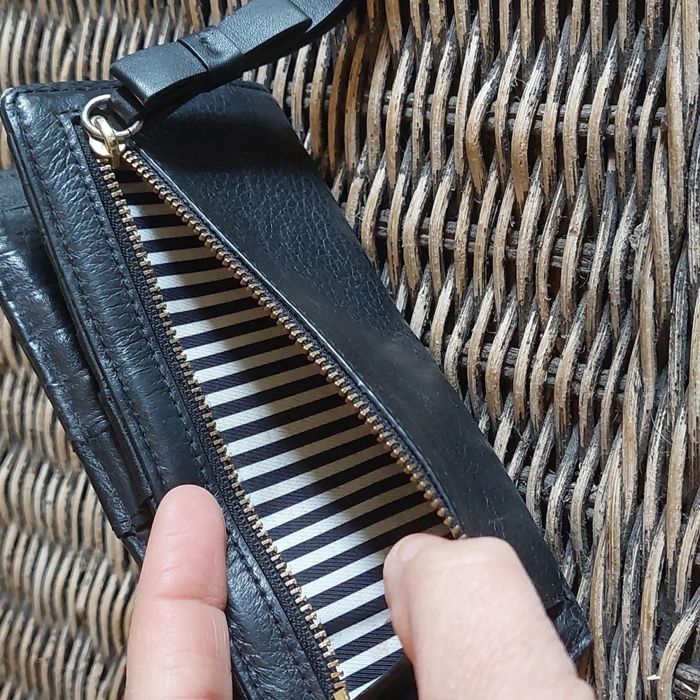 Kate Spade Leather Wallet *Final Price* - Picture 14 of 16